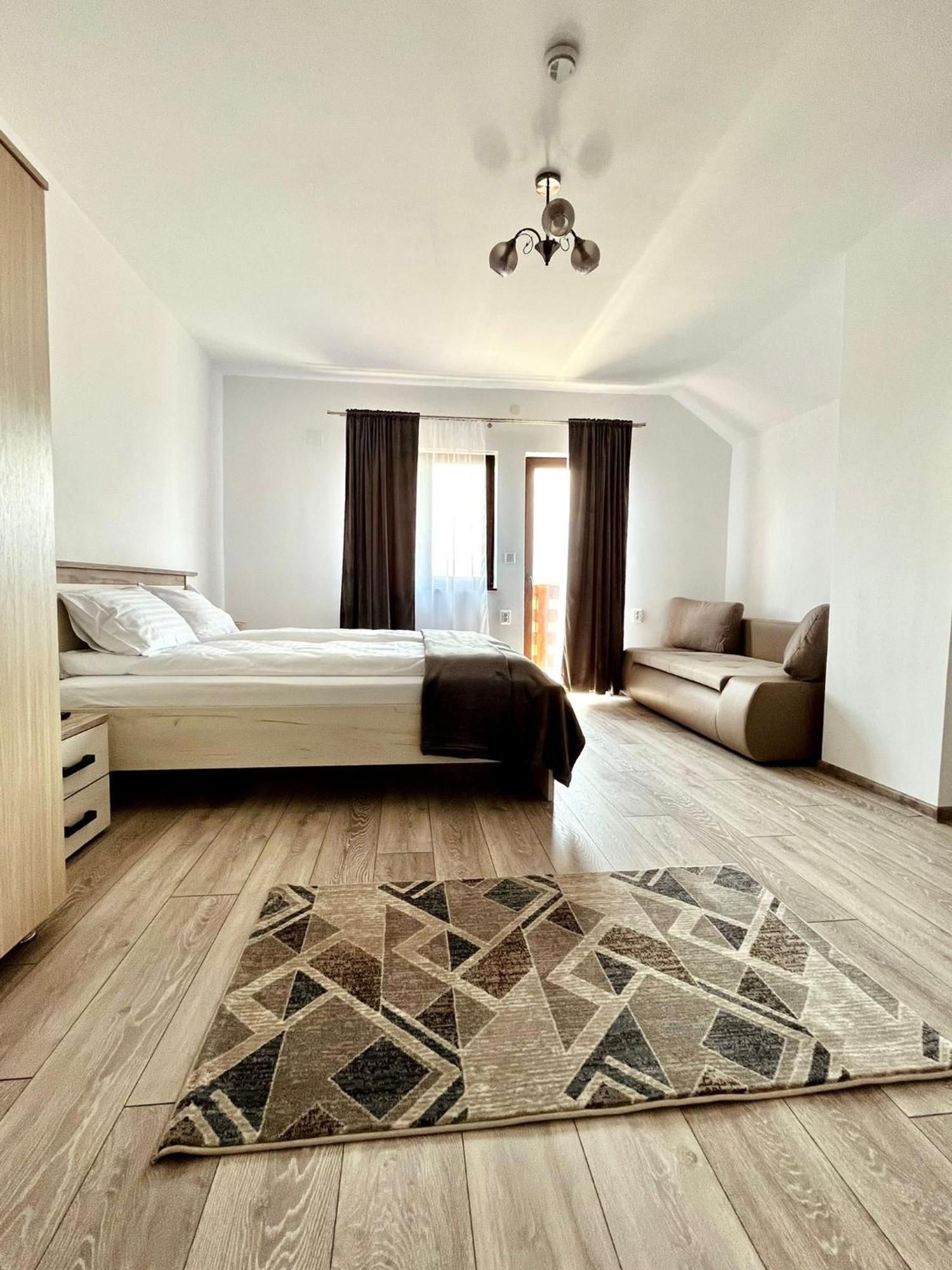 Vila Sofia Haţeg Exteriör bild